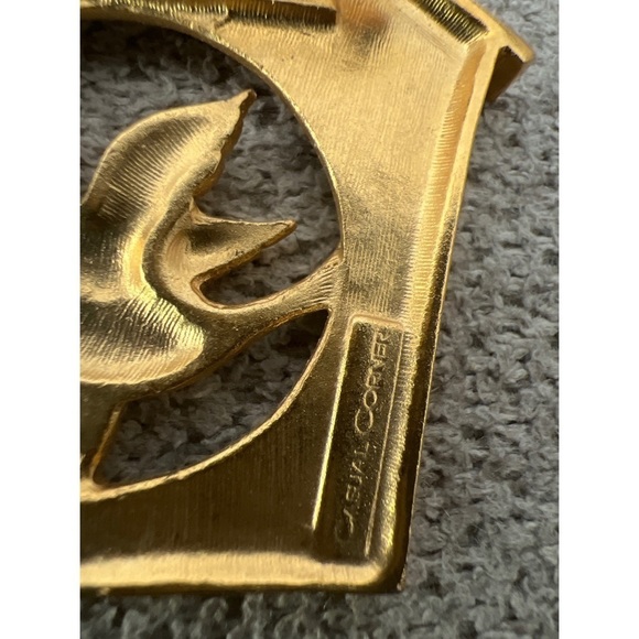 CASUAL Corner Gold Tone Song Bird Brooch Birdhouse - Picture 5 of 5